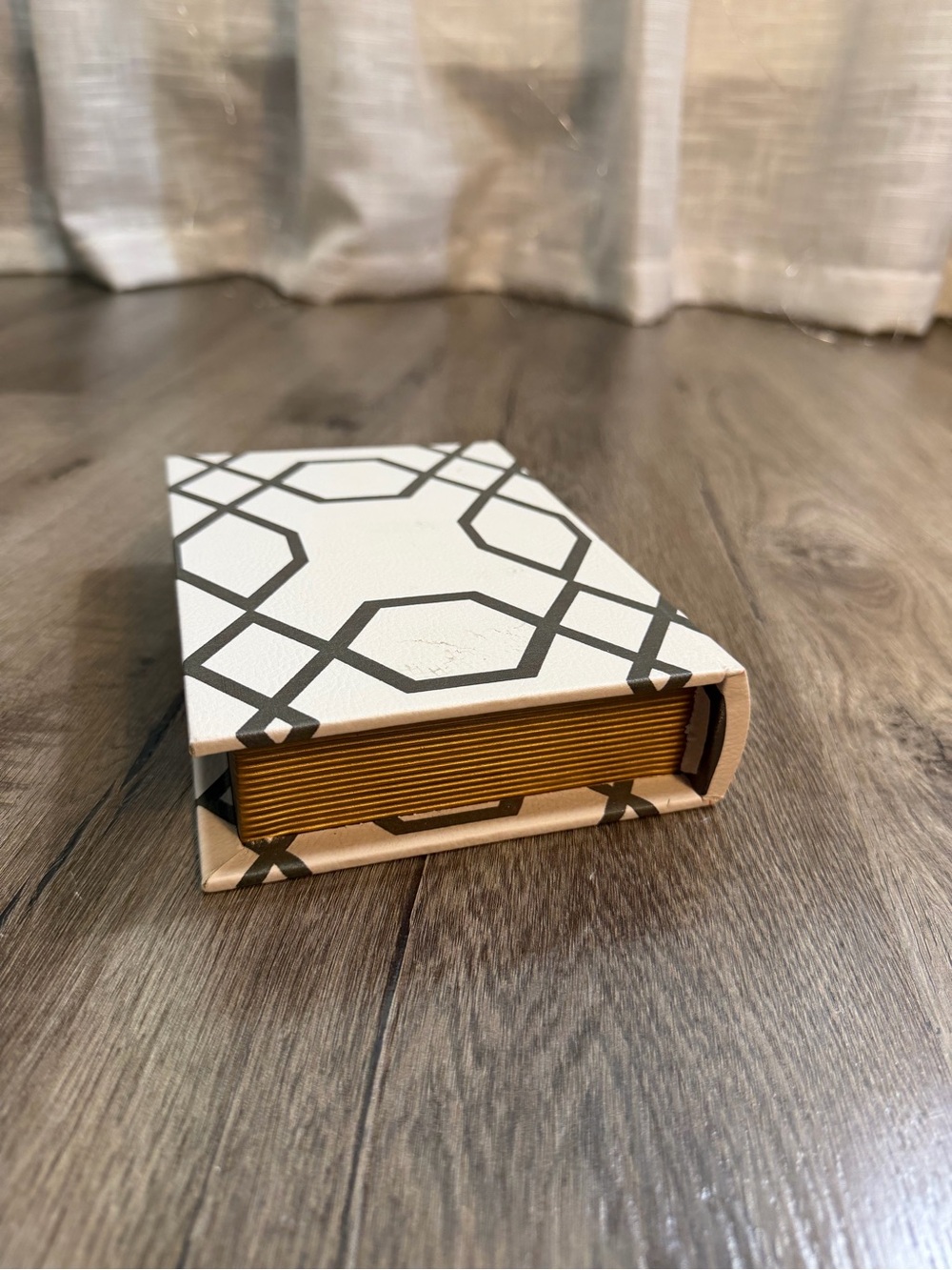 Geometric Pattern Small Box - Cream & Gray - Picture 3 of 5